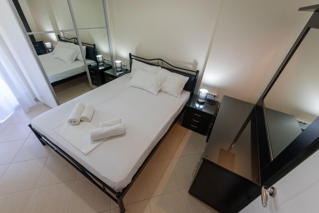 Grand Suites With Private Pools กาลามาตา ภายนอก รูปภาพ
