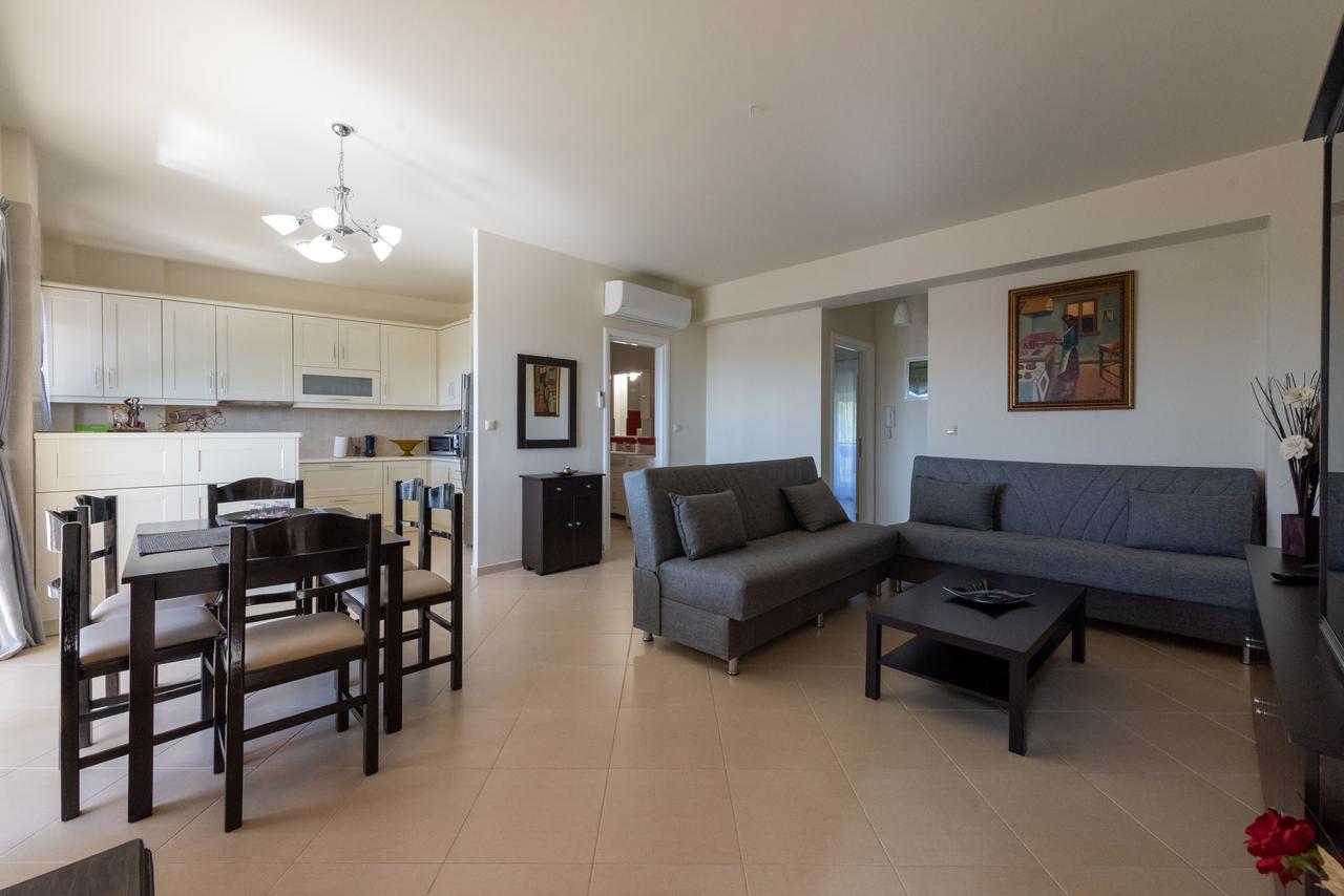 Grand Suites With Private Pools กาลามาตา ภายนอก รูปภาพ
