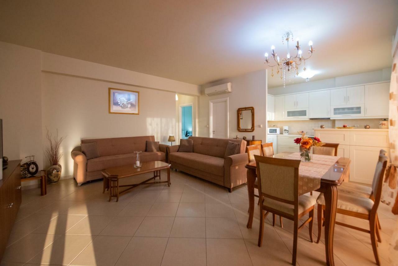 Grand Suites With Private Pools กาลามาตา ภายนอก รูปภาพ