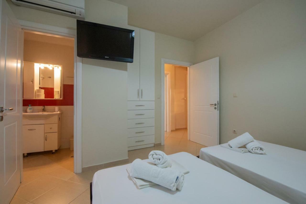 Grand Suites With Private Pools กาลามาตา ภายนอก รูปภาพ